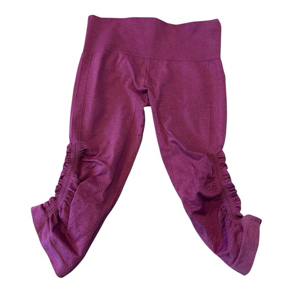 lululemon athletica Pants - Lululemon in‎ The Flow Crop LL Leggings Size 6 Plumb purple seamless NWOT